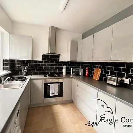 Holiday home 5 Bedroom House-20 Percent Off Monthly Sheffield